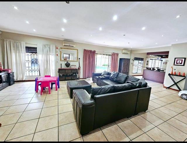 5 BEDROOM HOUSE FOR SALE IN VANDERBIJLPARK SW 5